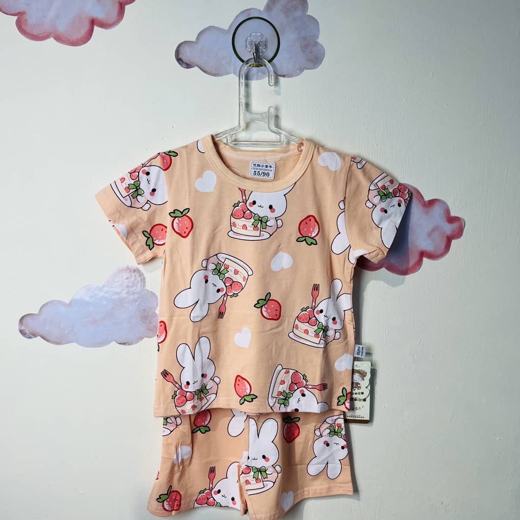 T-shirt shorts Set girl Strawberries ست دخترانه طرح توت فرنگی