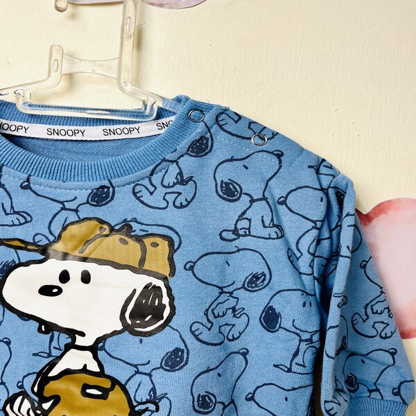 بلوز نوزادی وارداتی بلوز نوزادی پسرانه طرح اسنوپی از نمای نزدیک