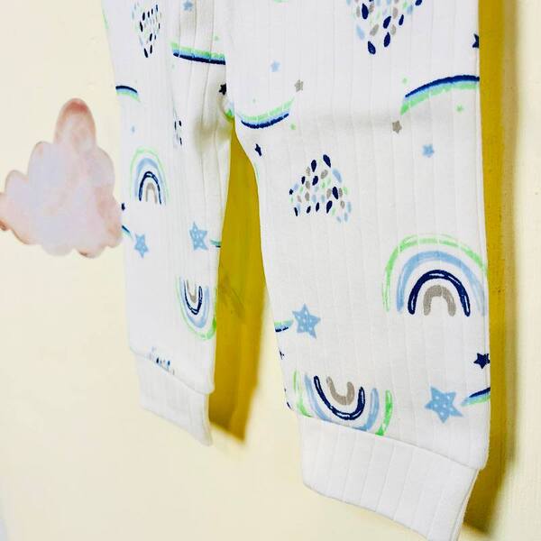 شلوار نوزادی دخترانه طرح رنگین کمان از نمای پایین