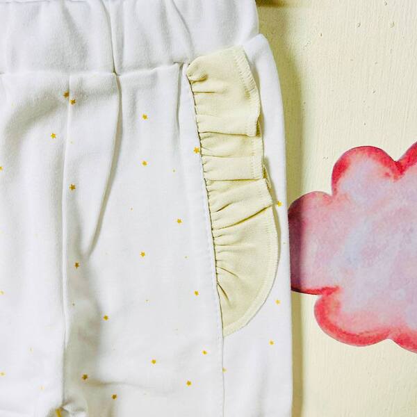 شلوار نوزادی دخترانه طرح الیزابت نمای جزییات بالا